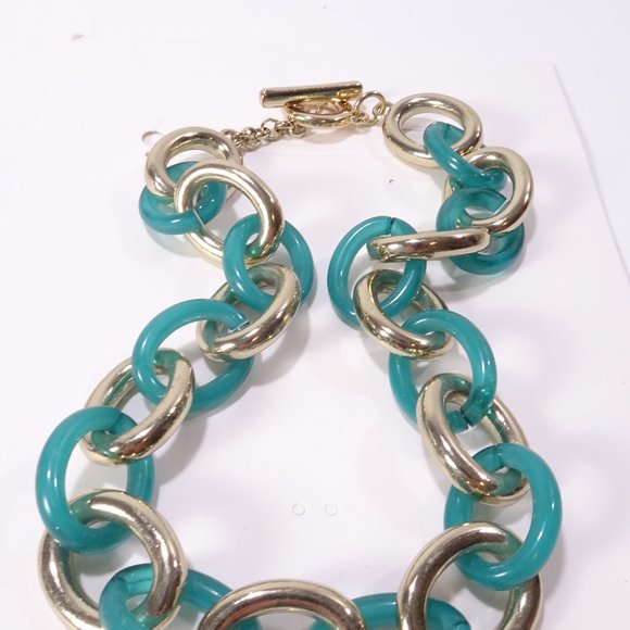 Banana Republic Lucite resin Green Gold Link Toggle Necklace - Picture 4 of 7